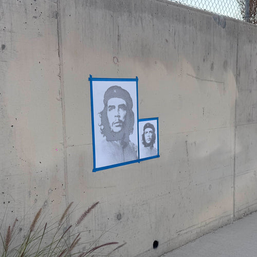 Che Guevara halftone stencil on a wall, second angle
